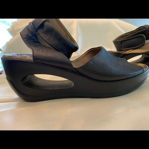 Fly of London Ankle tie platforms